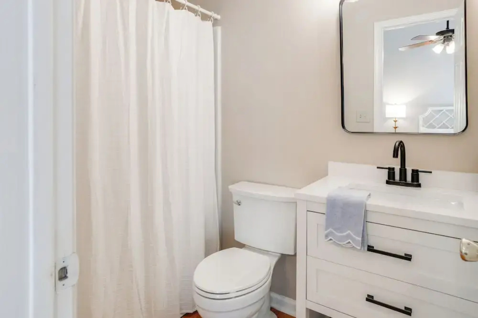 1 Mi to Ole Miss: Pet-friendly Retreat w/ Yard