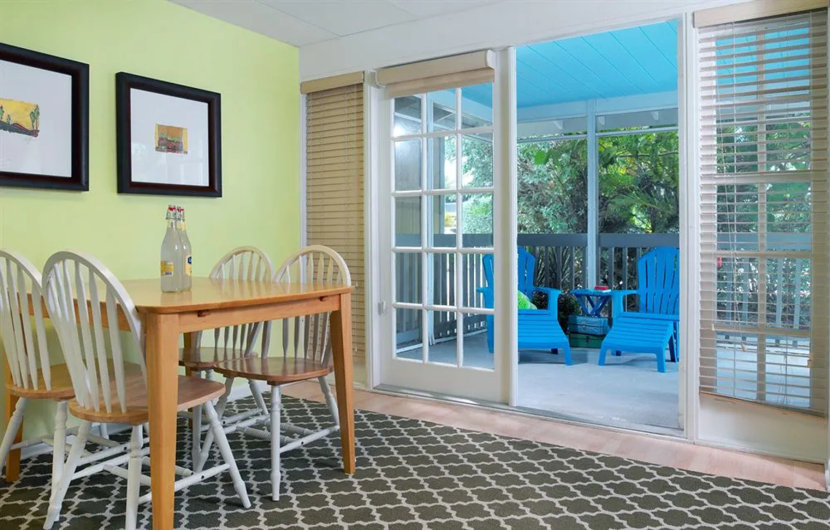 Dolphin Marina & Cottages