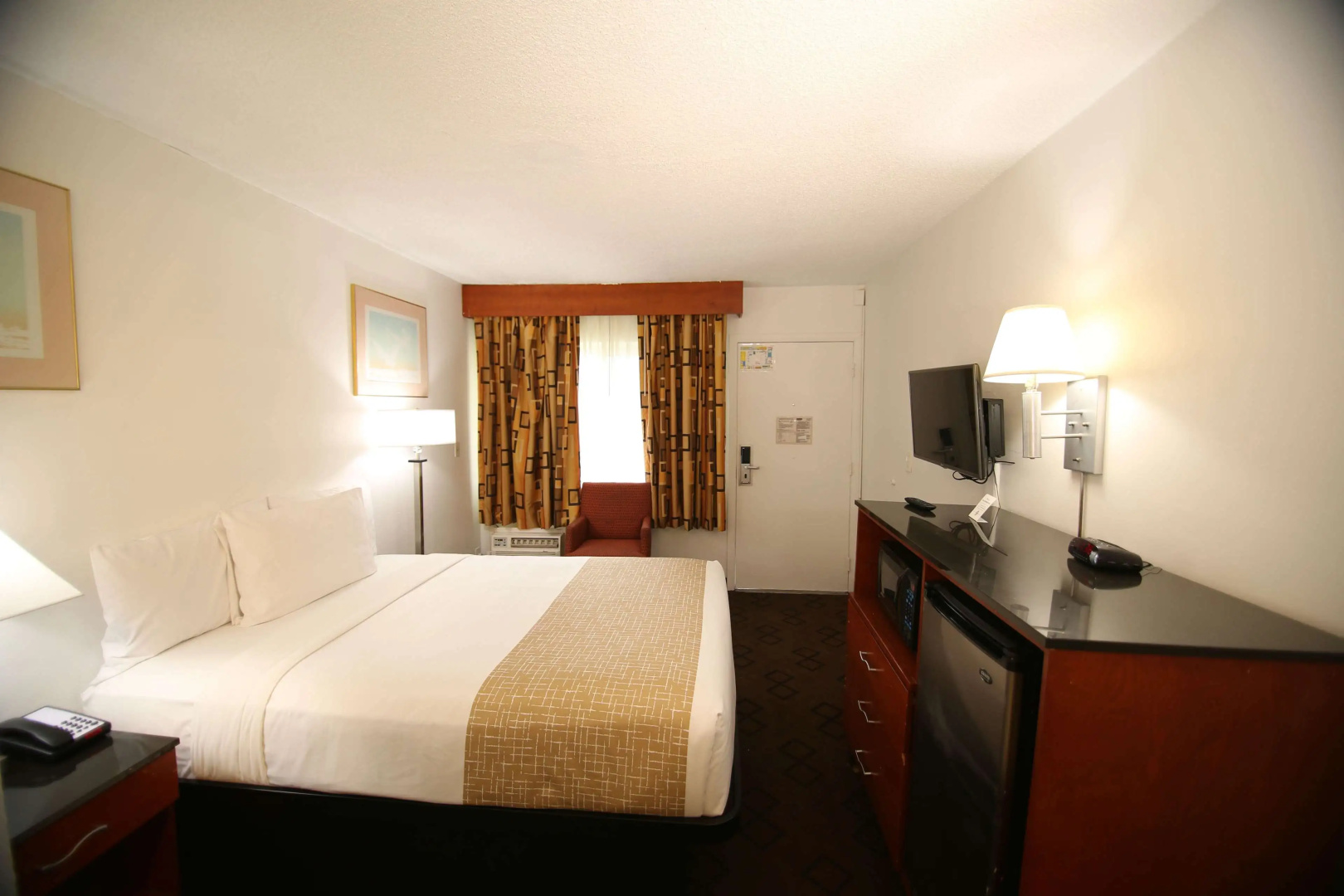 Travelodge by Wyndham Burbank-Glendale