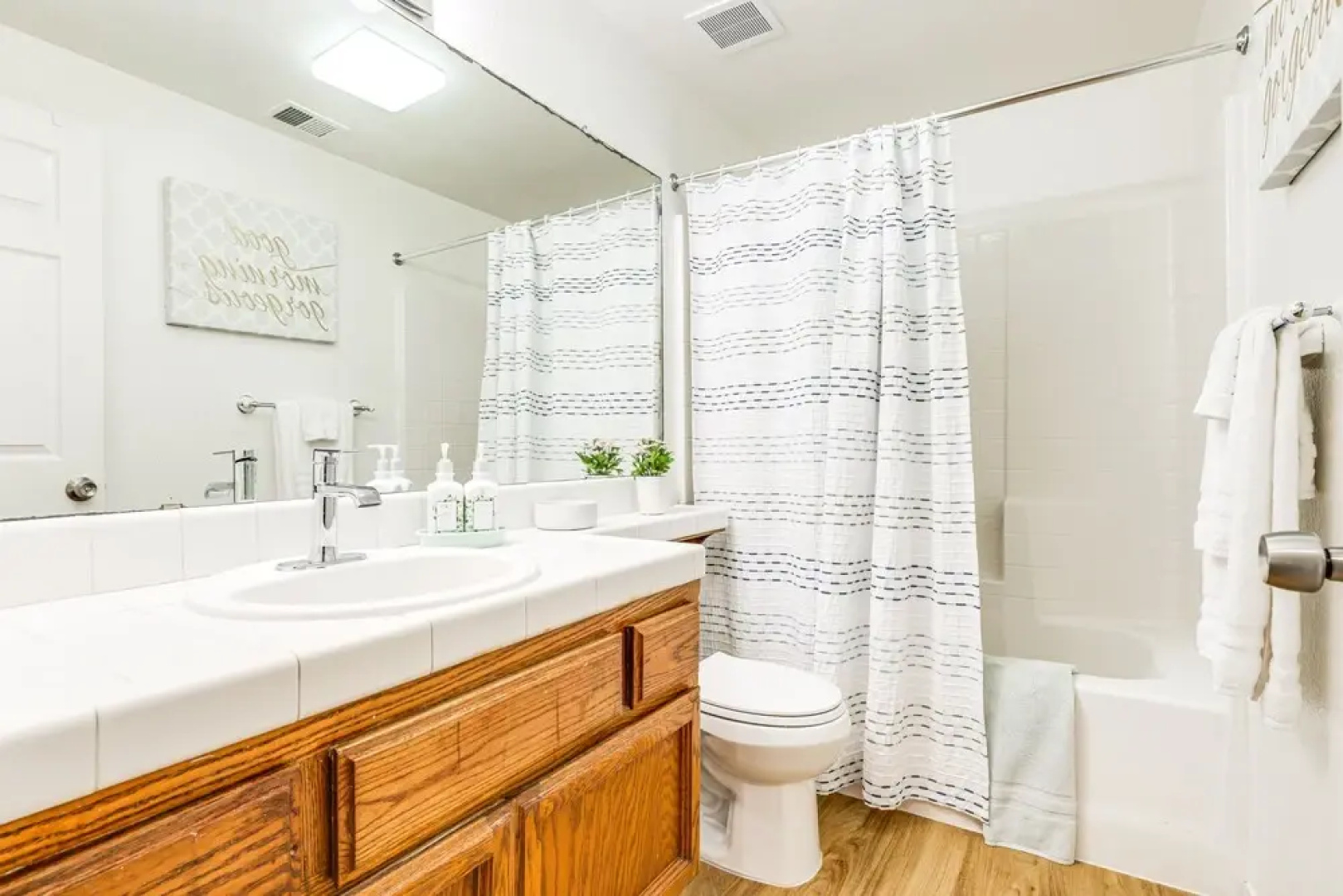 Spacious Los Banos Home w/ Patio - Dogs Welcome!