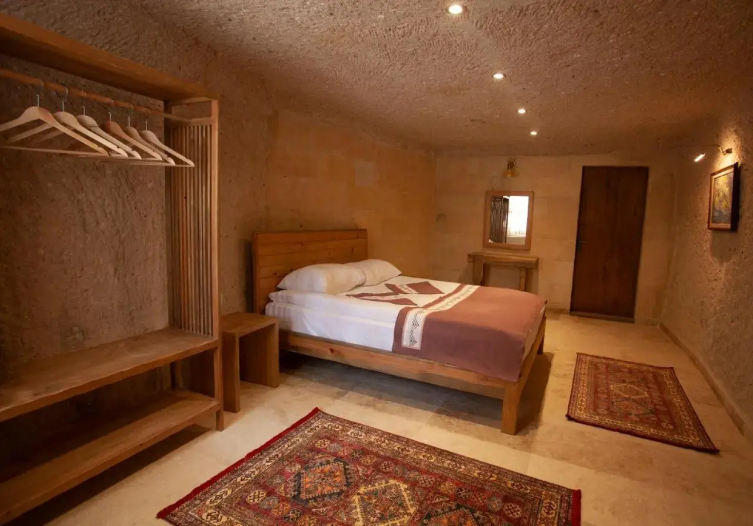 Narcissos Cave Hotel