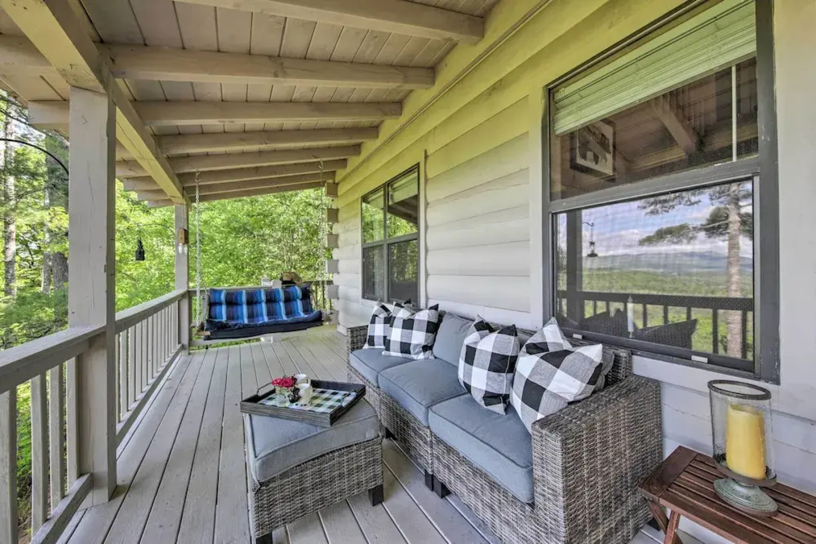 Treetop Hideout w/ Long-range Mountain Views!