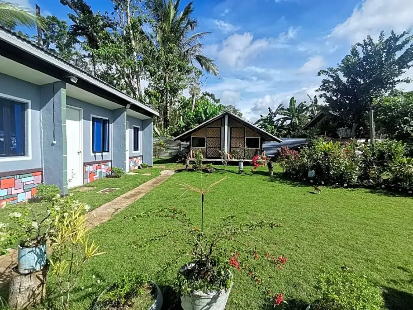 JUNJALs Backpackers Chalet