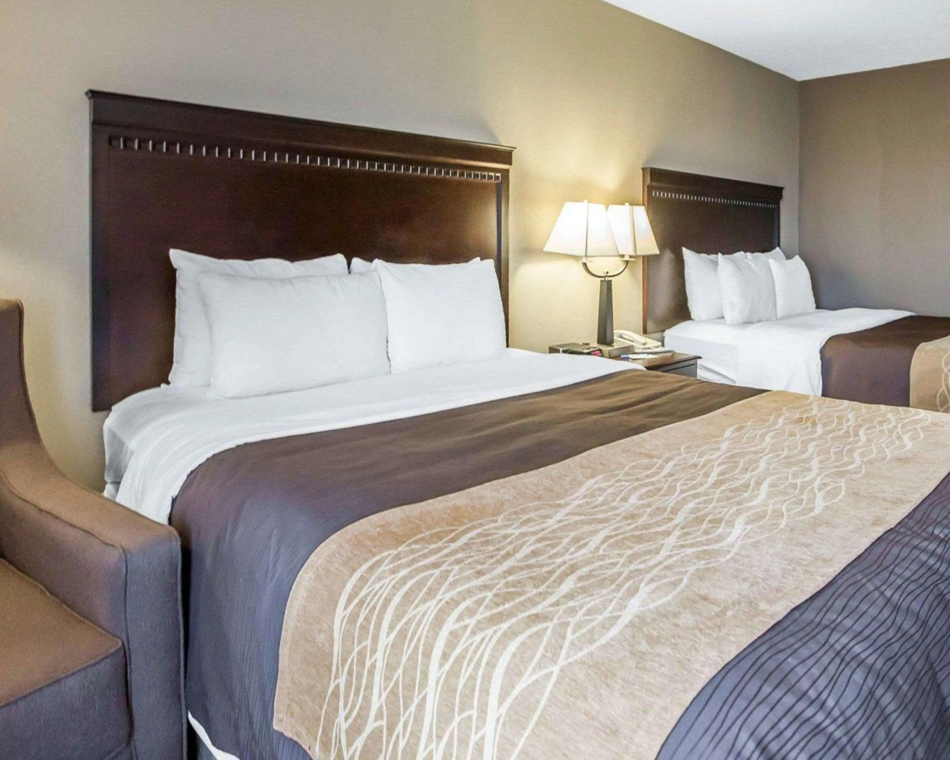 Comfort Inn & Suites near Tinley Park Amphitheater