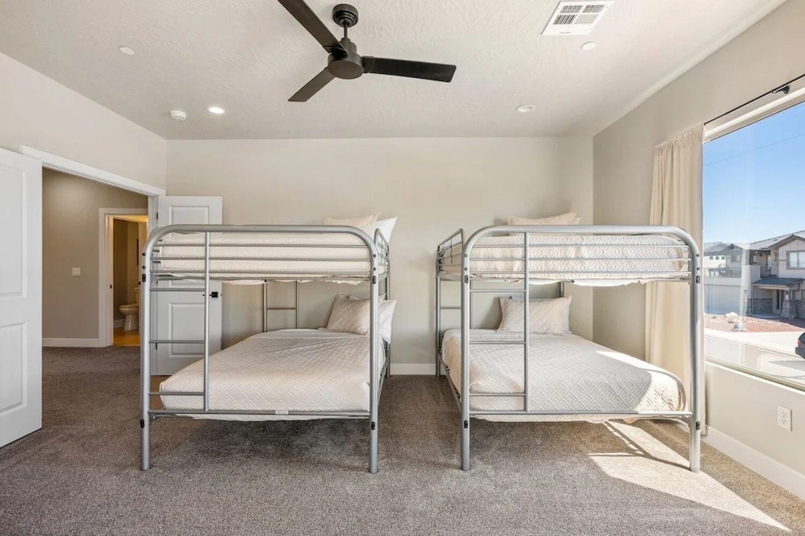 Zion's Paradise 6 Bedroom Townhouse