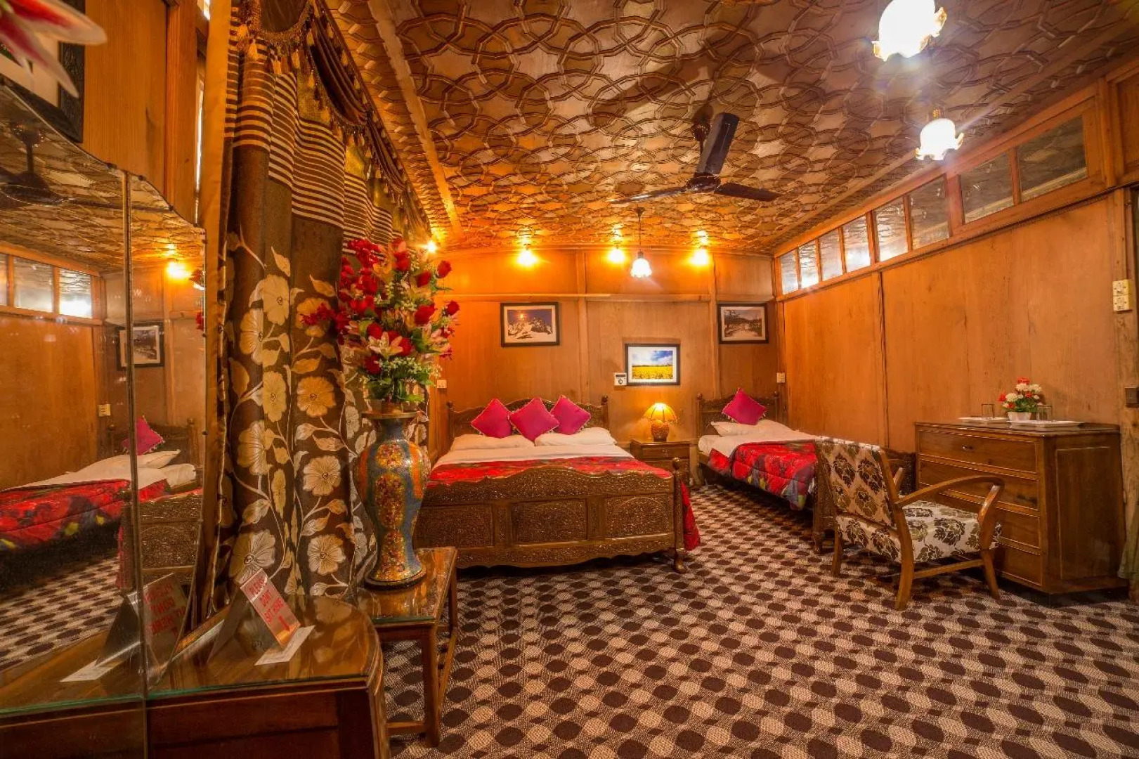 Отель Swan Group Of Houseboats