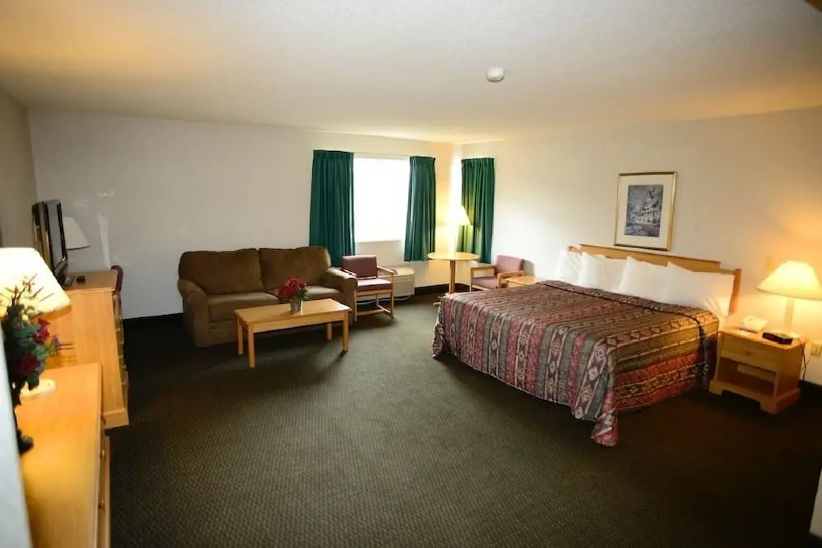 Econo Lodge Inn And Suites