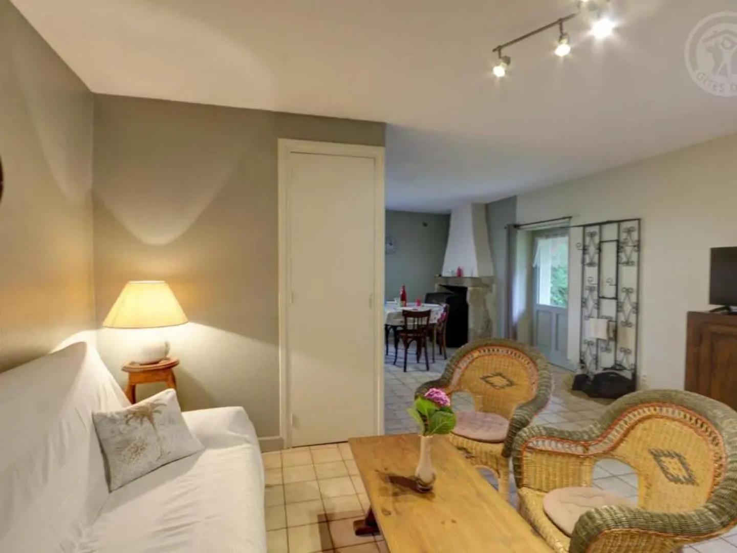 Gîte Saint-Didier-sur-Rochefort, 3 pièces, 4 personnes - FR-1-496-12