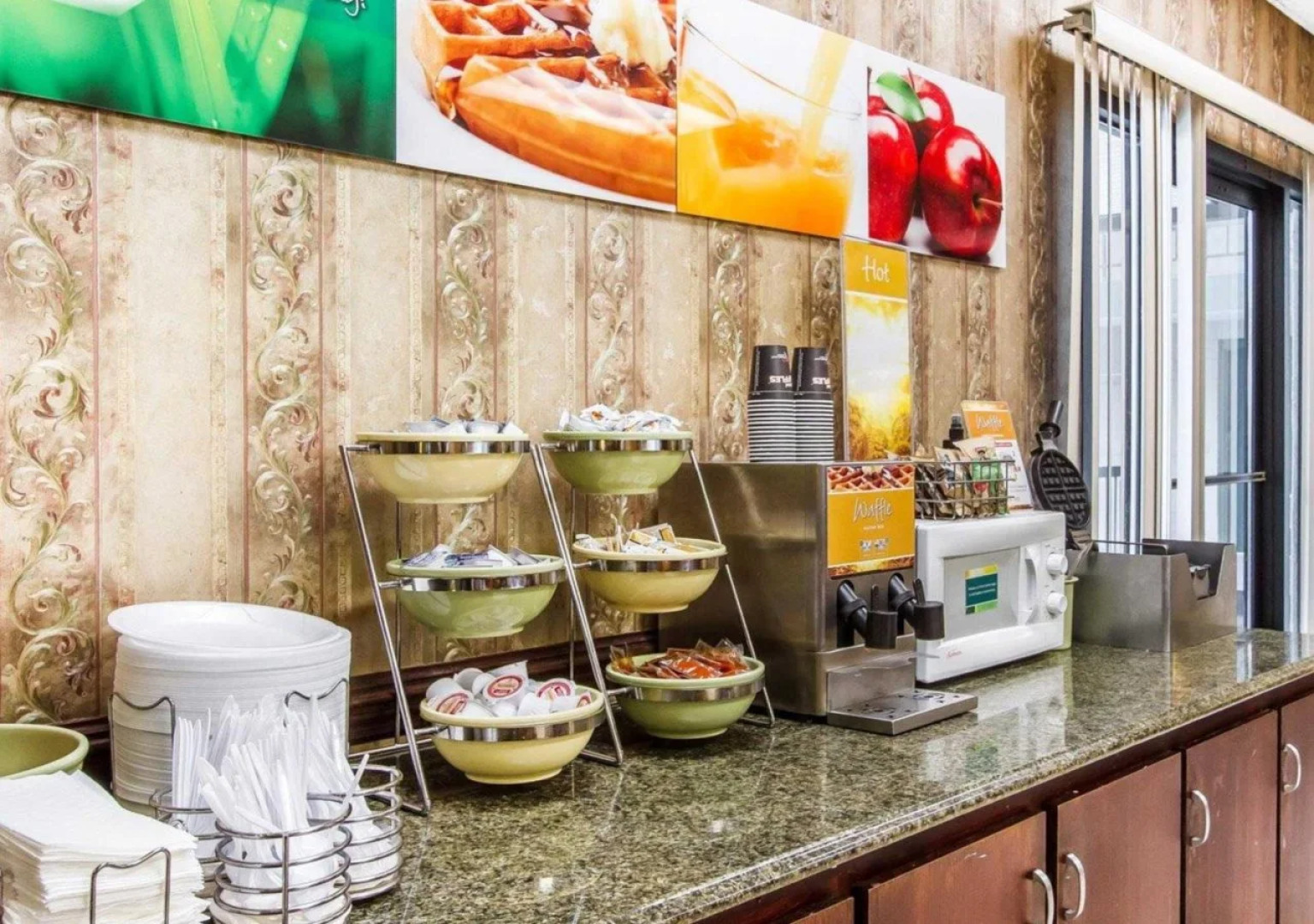 Executive Inn & Suites