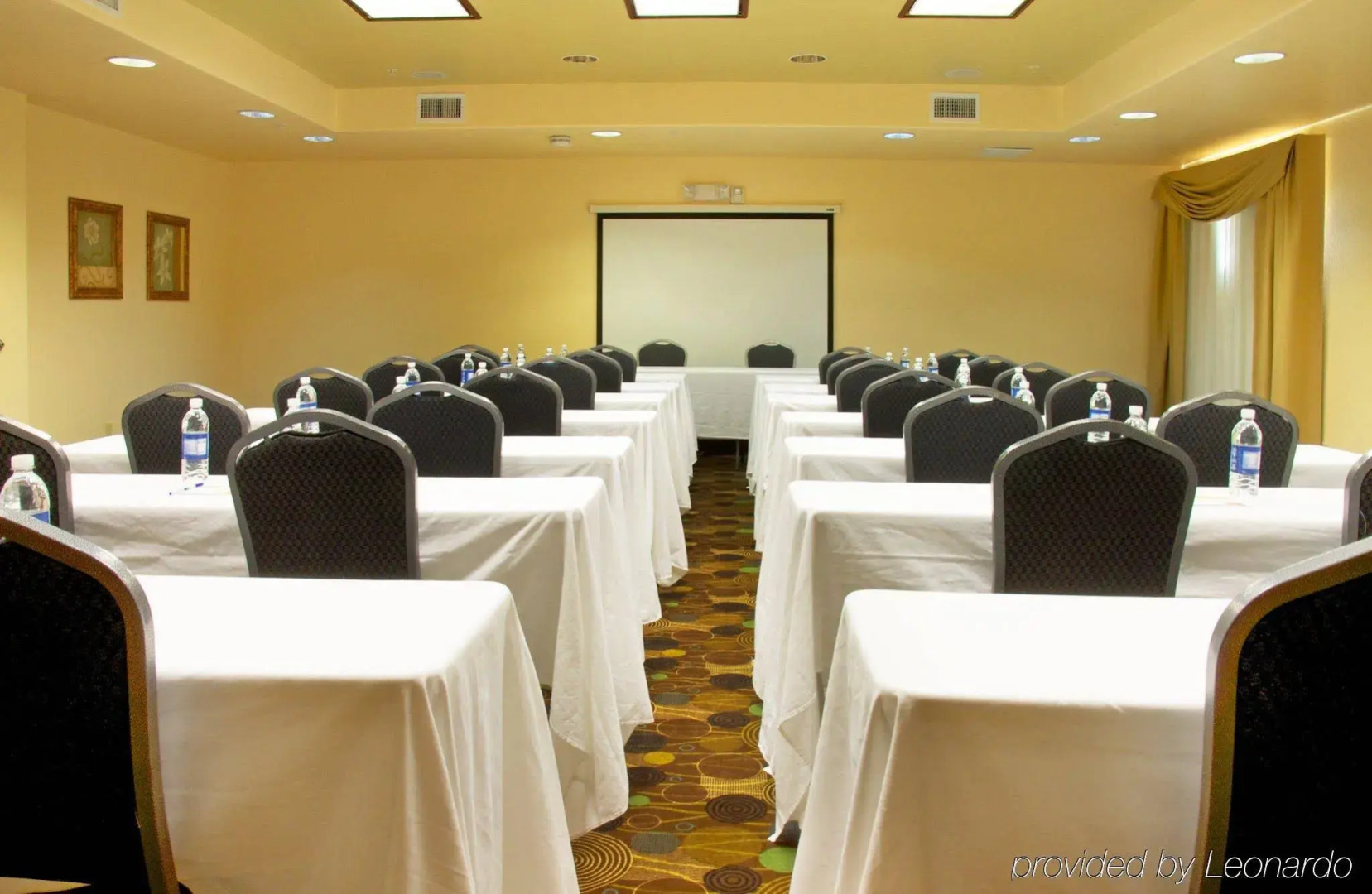 Holiday Inn Express & Suites Sealy by IHG