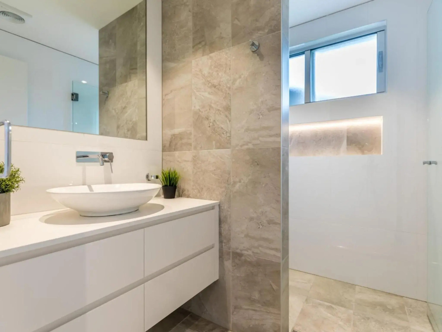 Vukeville, Vincentia - 4pm check out Sundays, except Peak Season