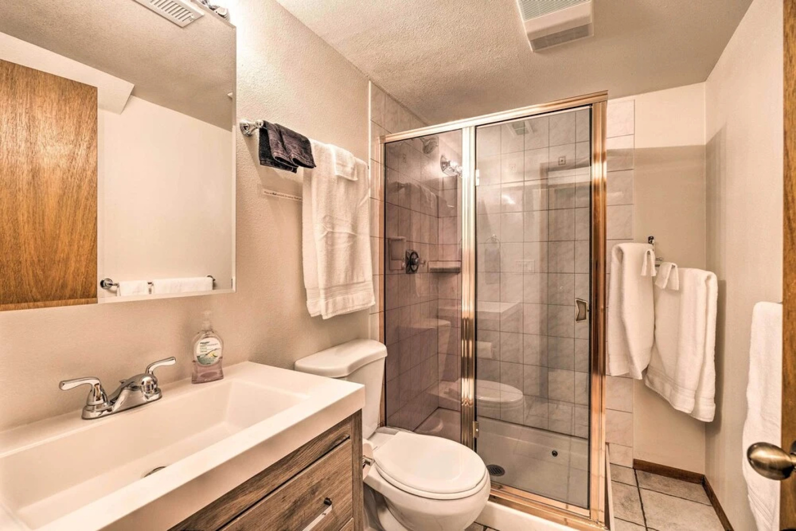 Monument Getaway w/ Hot Tub, 12 Mi to Usaf Academy