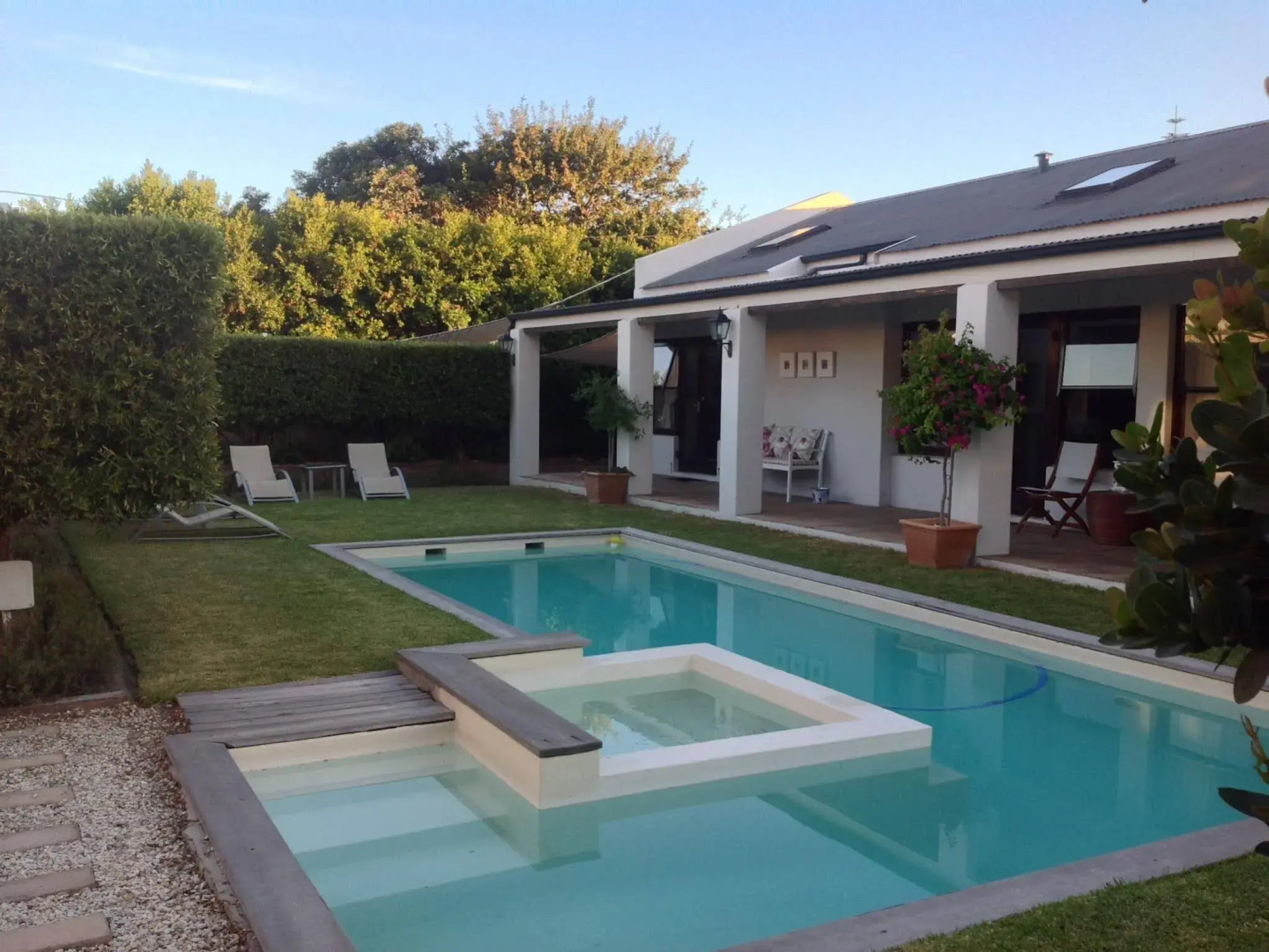 Sixteen Guest House on Main