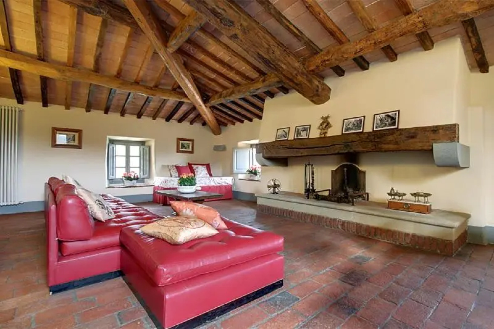 Casaglia 2 · Apartment With Shared Pool