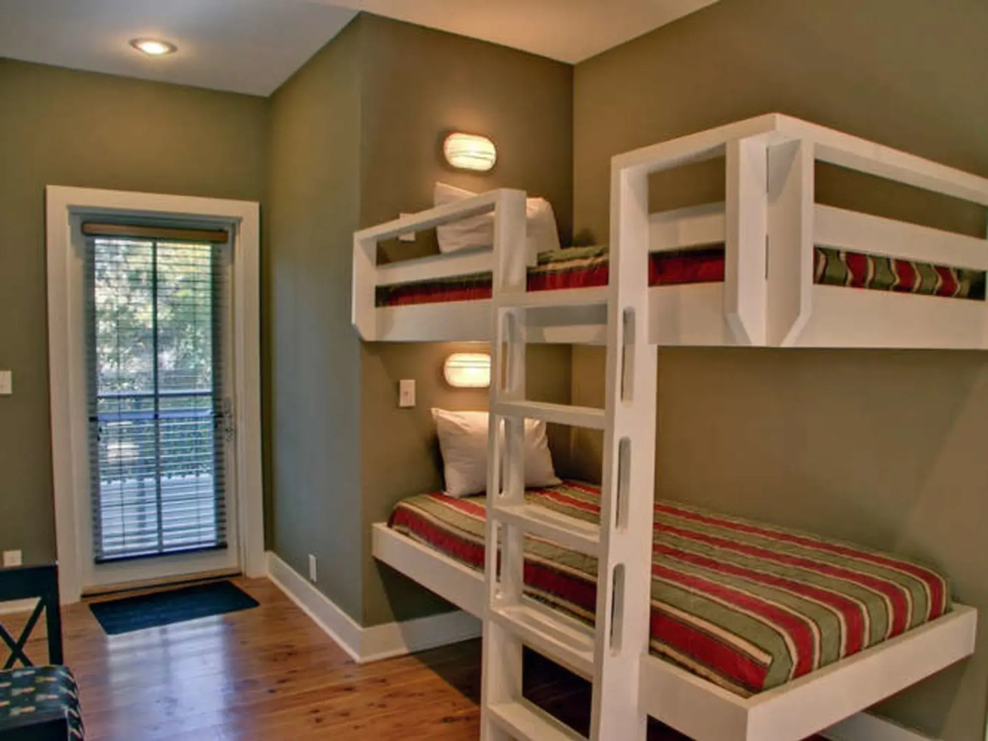 VM 4150 by RedAwning