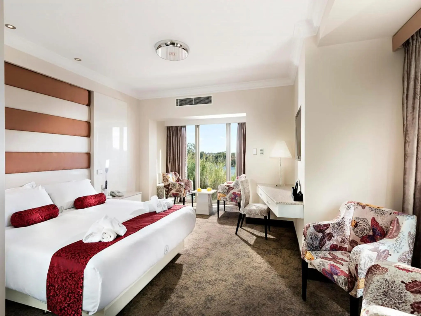 Swan River Hotel