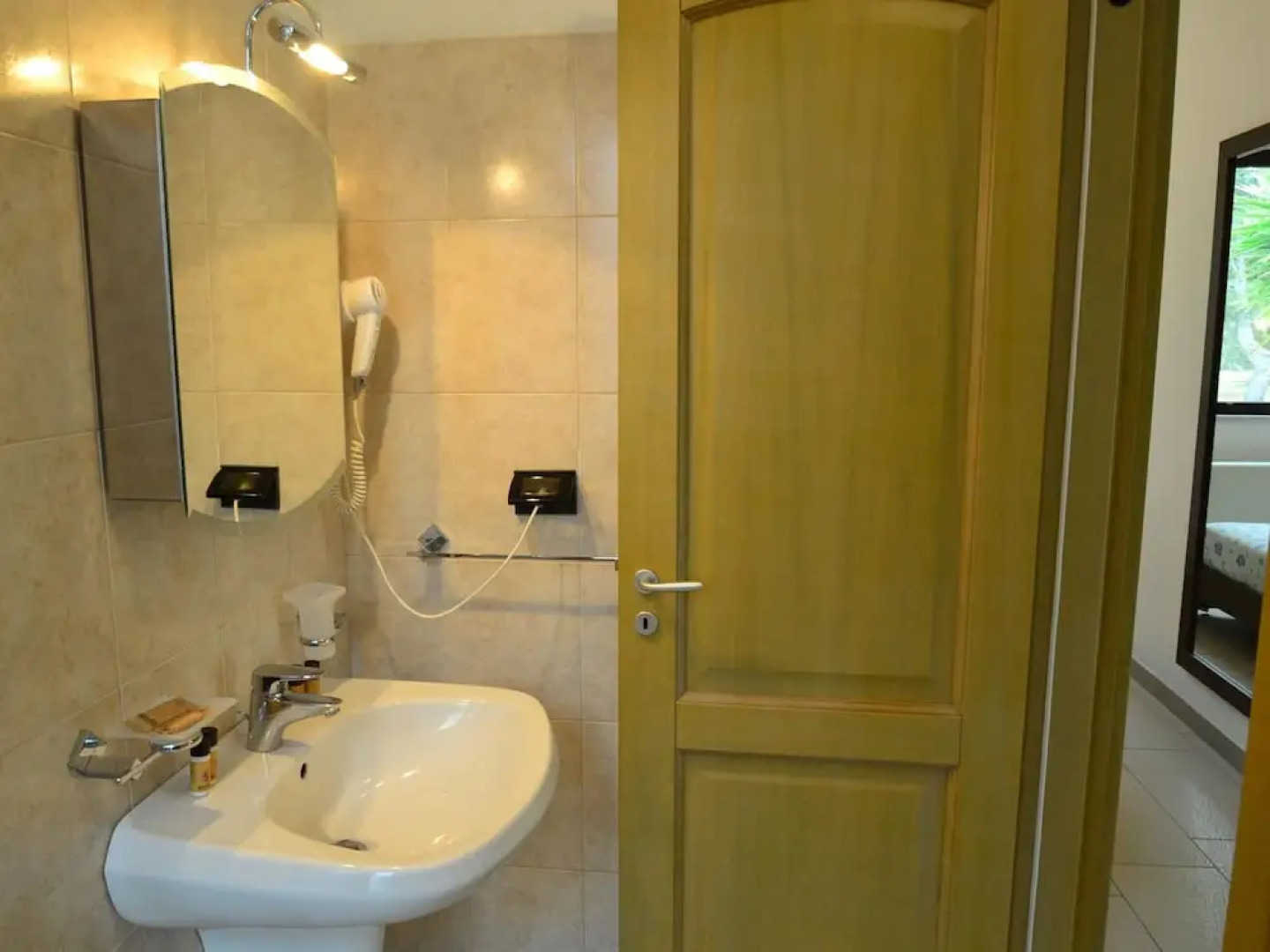 Beautiful Mansion in Torricella with Swimming Pool