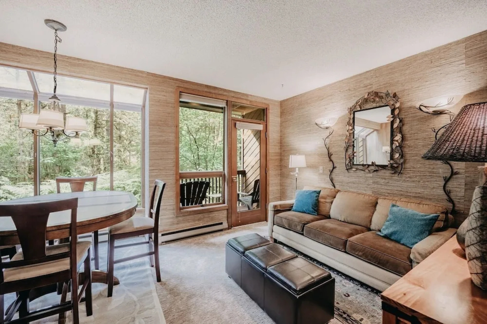 84sw - Sauna - Soaker Tub -  Fireplace - Sleeps 6 2 Bedroom Home by RedAwning