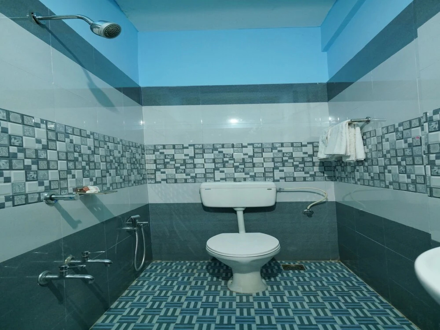 OYO 15647 River View Inn