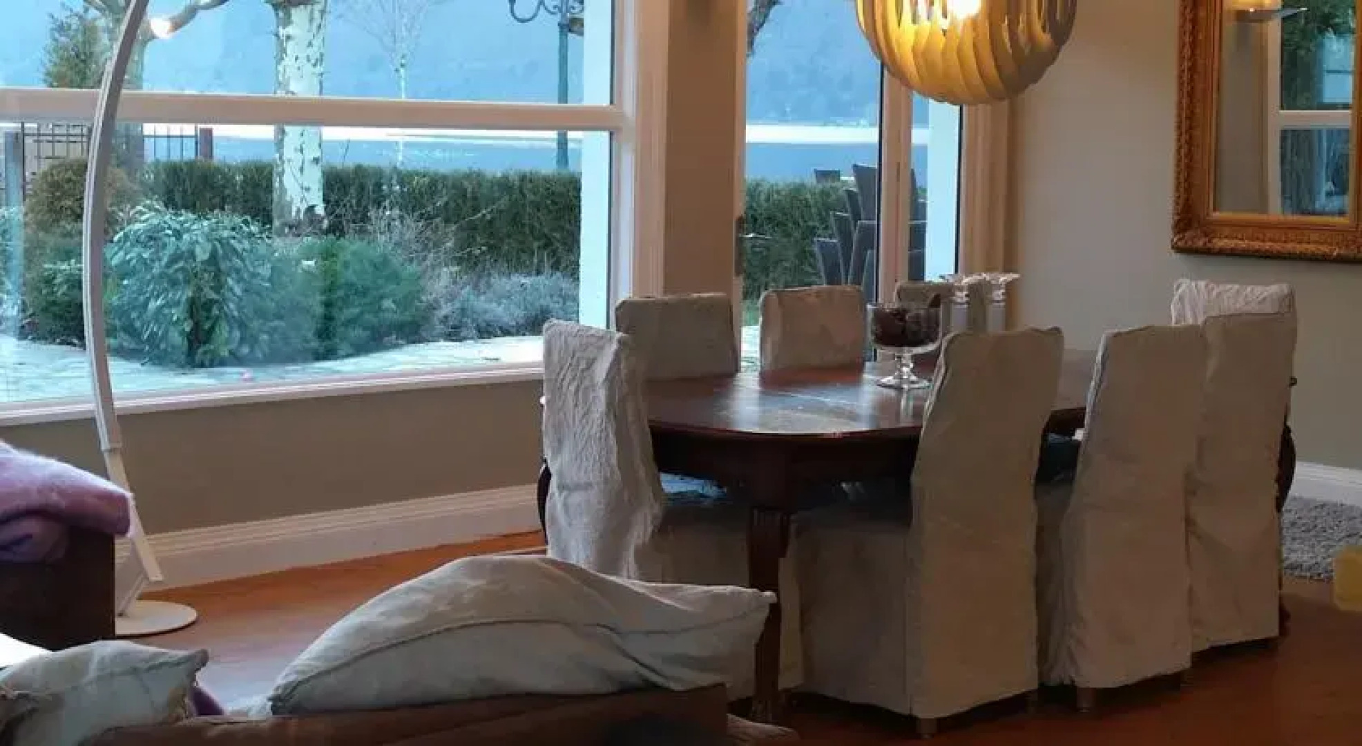 The Lakehouse Apartment