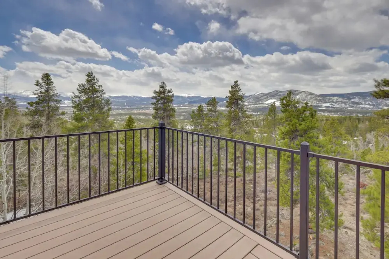 Panoramic Mountain-view Retreat w/ Hot Tub + Deck!