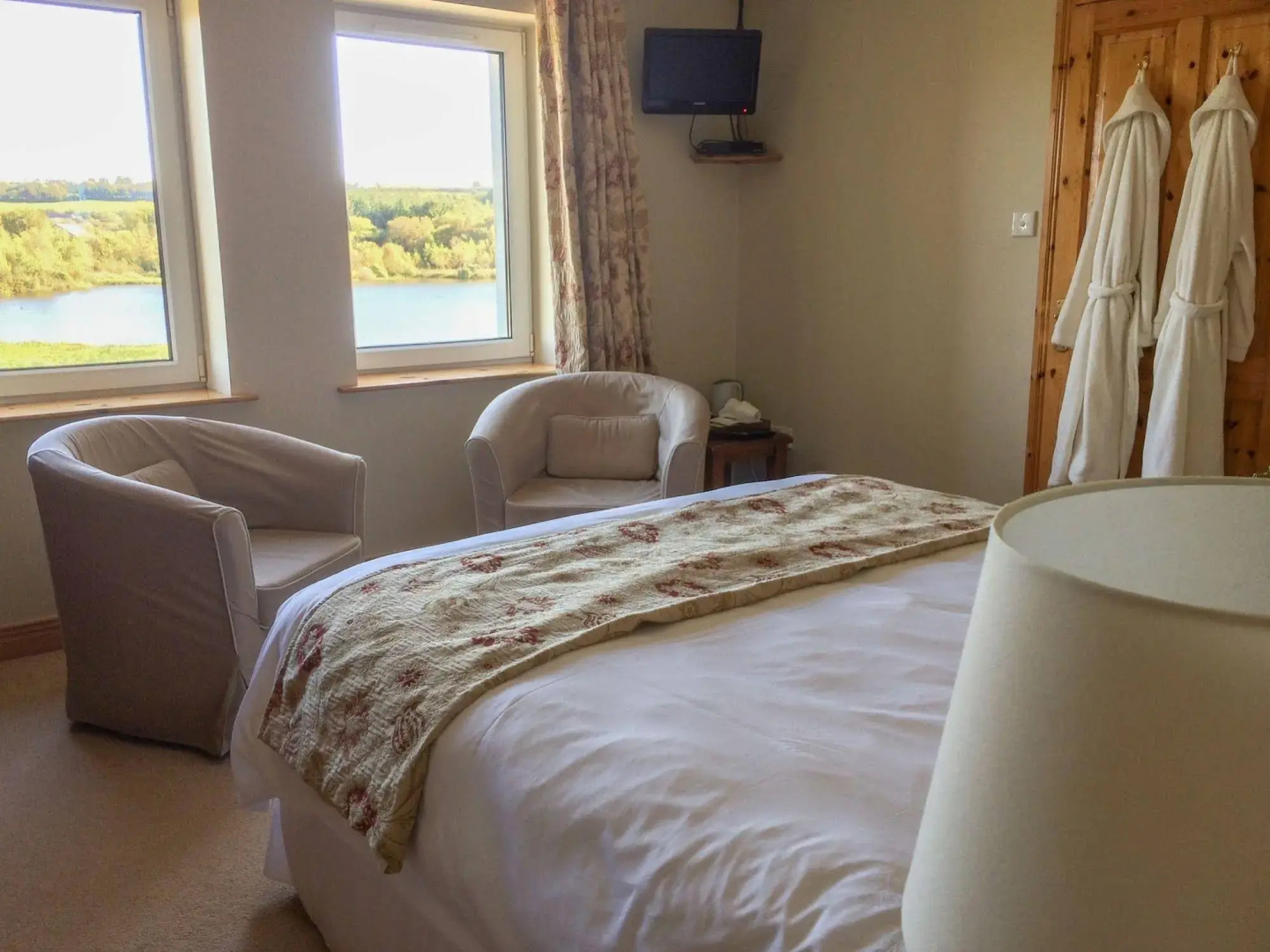Lake House B&B