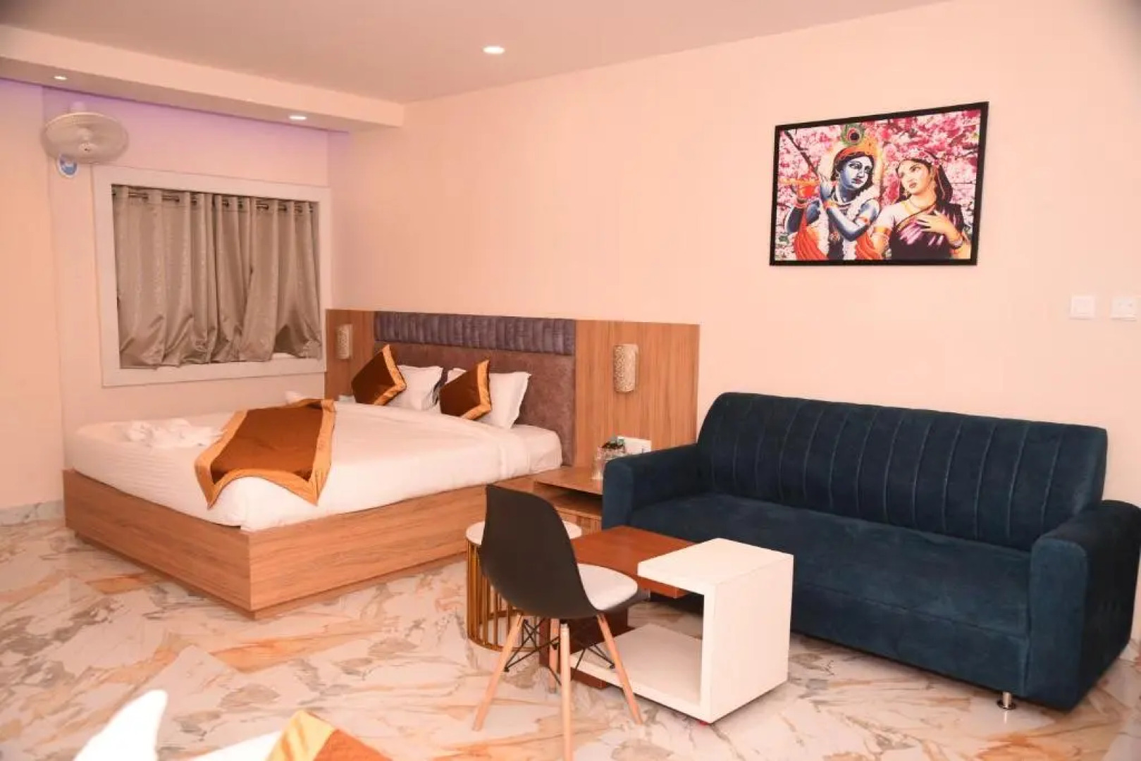 Hotel Ekta International