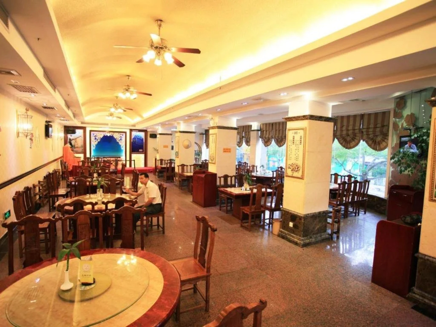 Dongxing Donghai Hotel