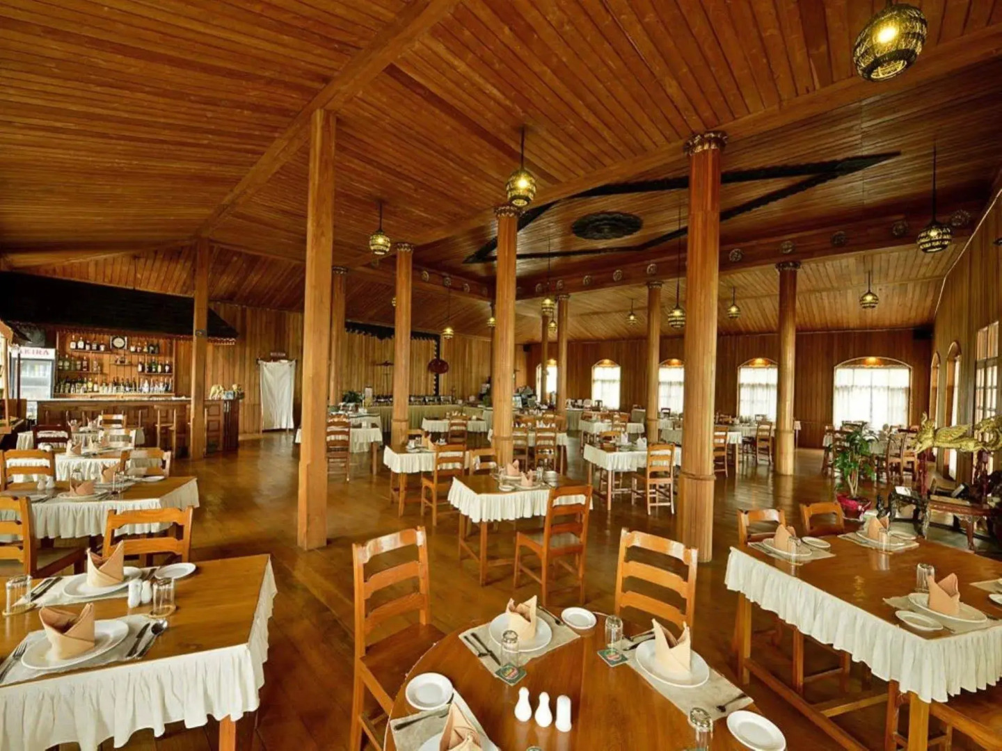 Shwe Inn Tha Floating Resort