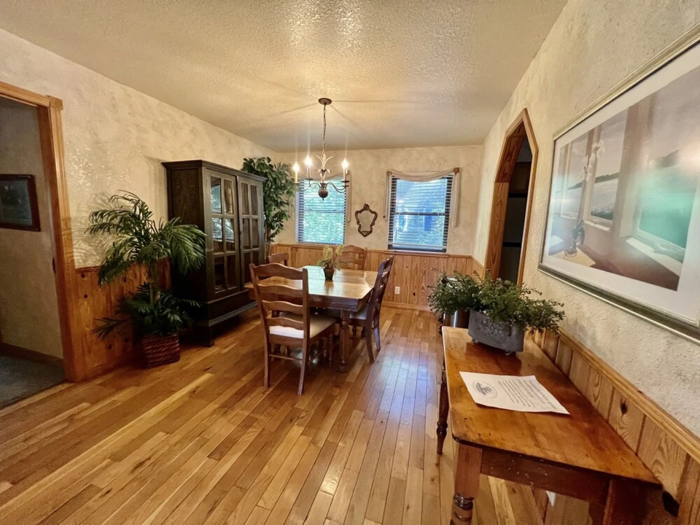 Luxury, loft, log-sided two bedroom Harbor North cottage on Lake Ouachita. by RedAwning