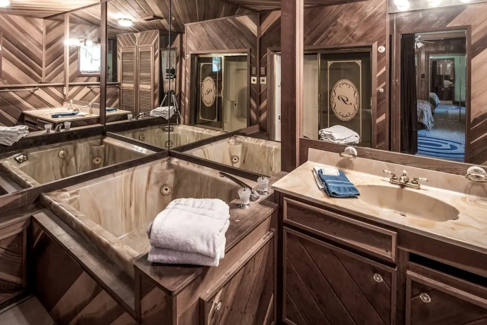 Lady Marmalade's River Cottage - Five Bedroom Cabin