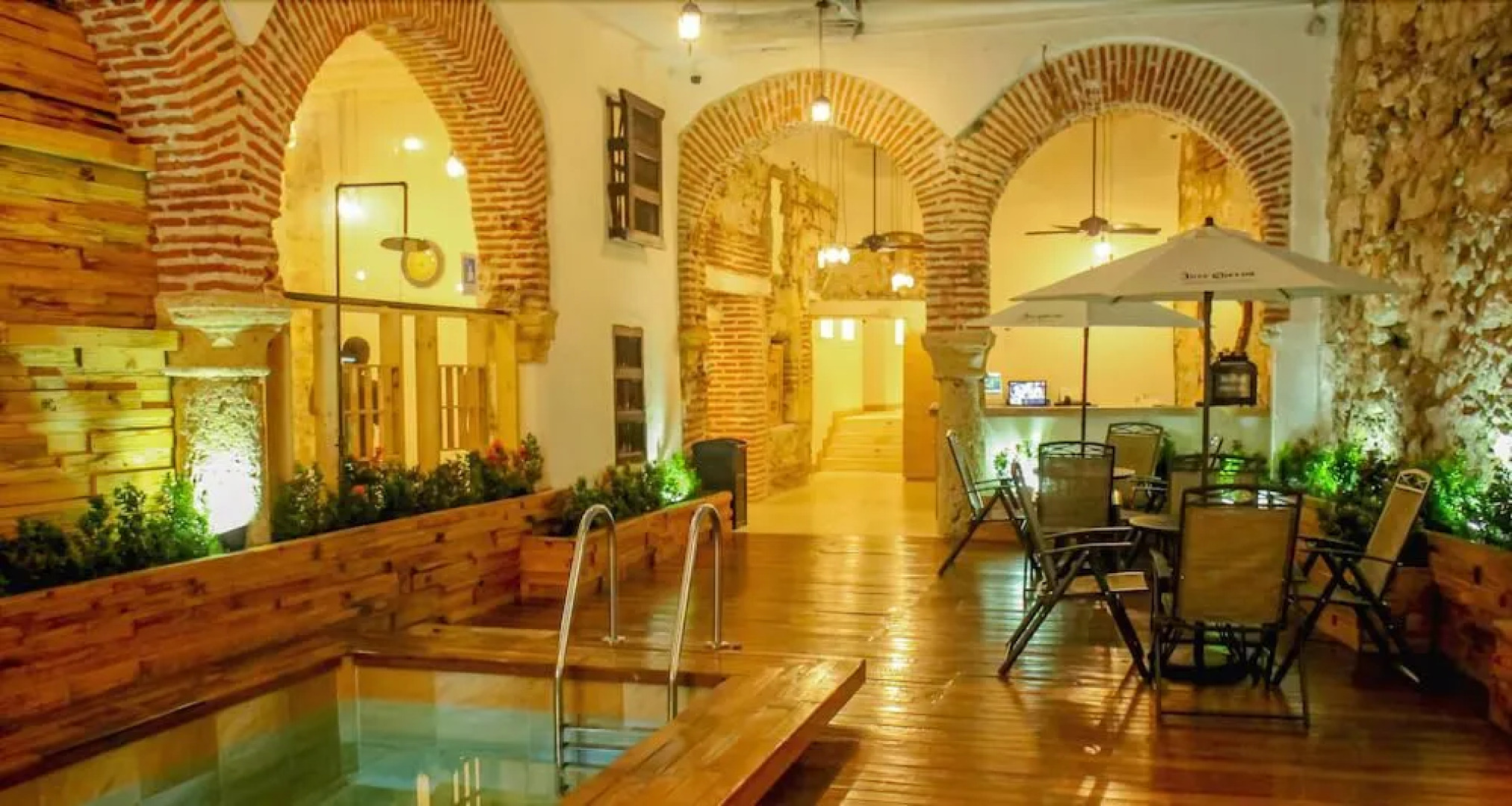 Bourbon St Hostal Boutique - Hostel