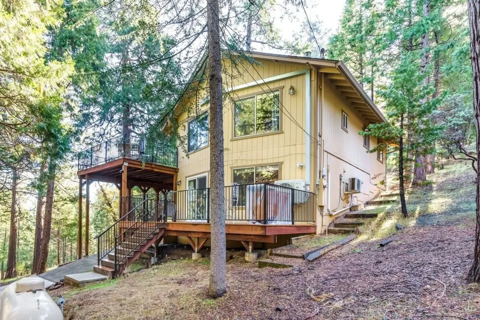 The Treetops - Beautiful Mountain Views Abound When You Stay at The Treetops by Yosemite Region Resorts