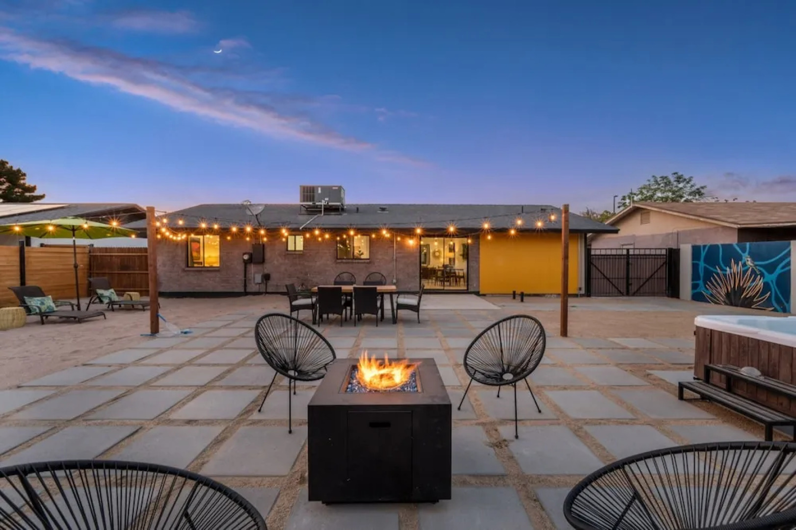 The Palms: Spacious 4-BR Retreat with Hot Tub near Gilbert by RedAwning