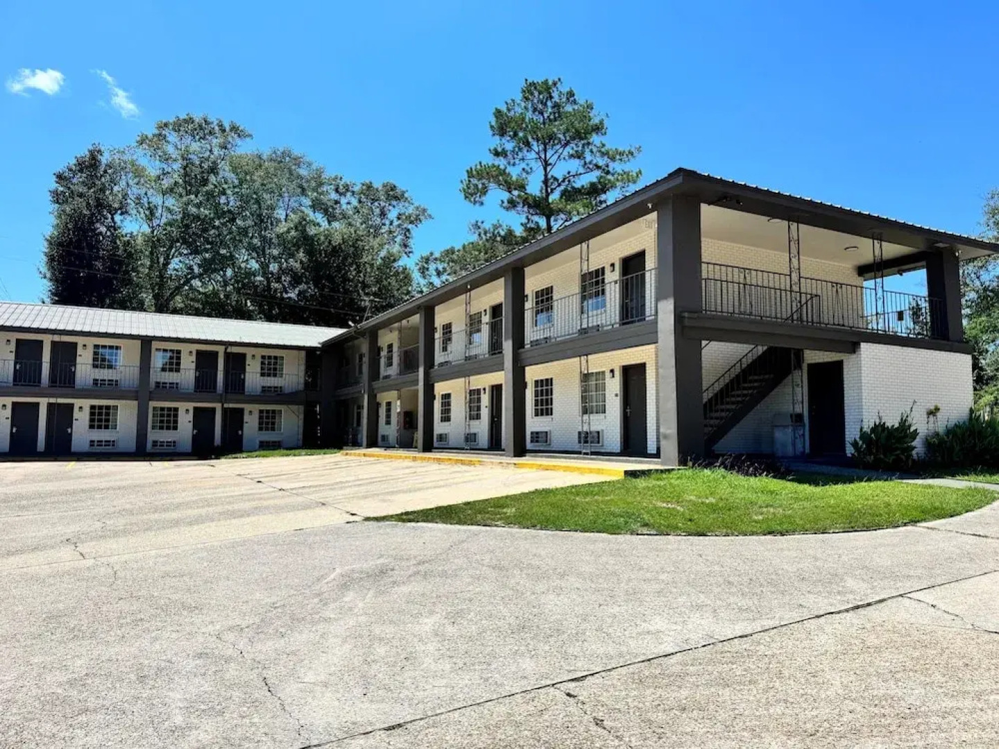 Super 8 by Wyndham Picayune