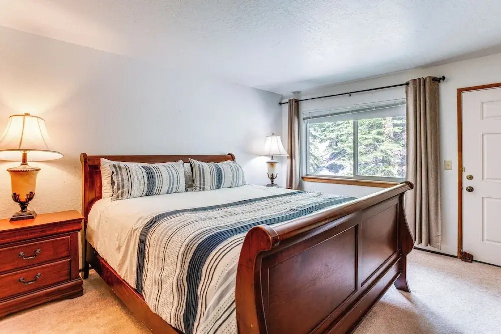 4 Mi to Beach: Lake Tahoe Mountain Retreat!