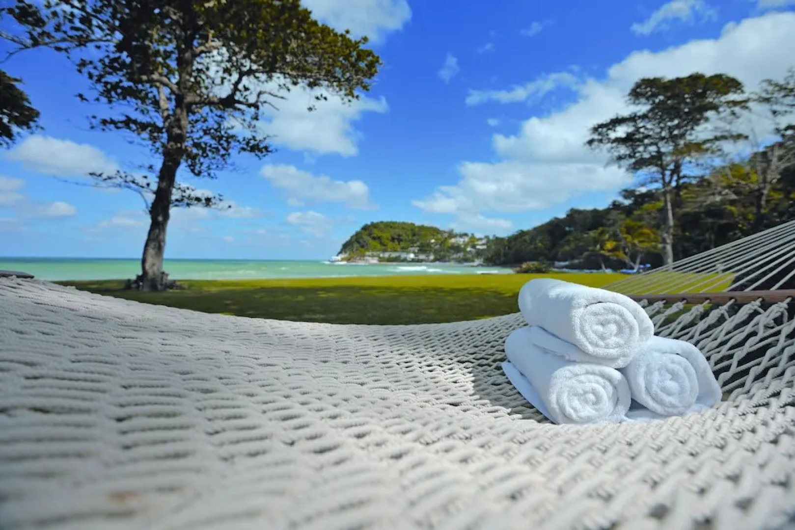 Staffed Round Hill Membership Van/driver 5 Bedroom Villa