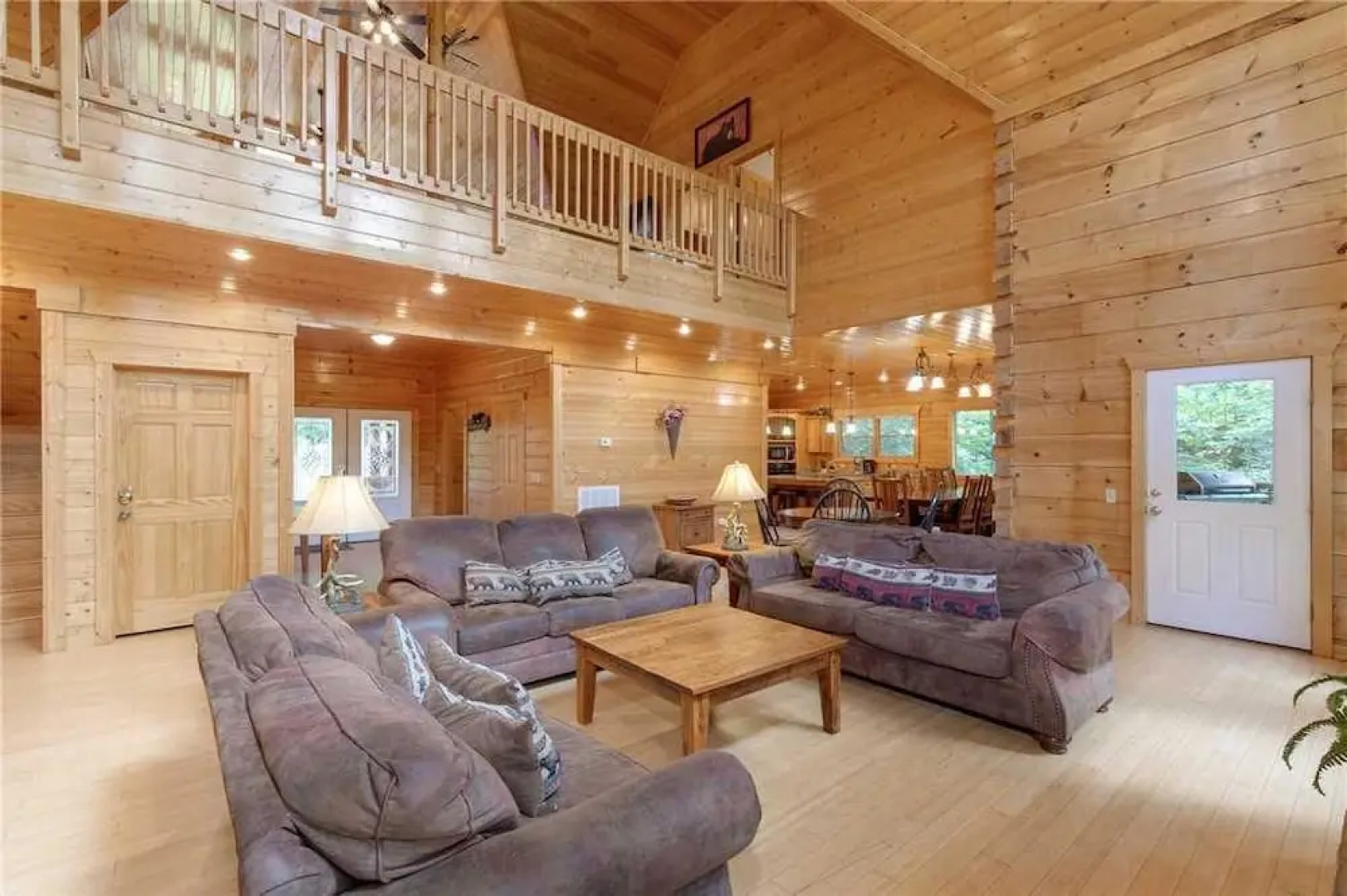 Unbridled Spirit 5 Bedroom Home with Hot Tub