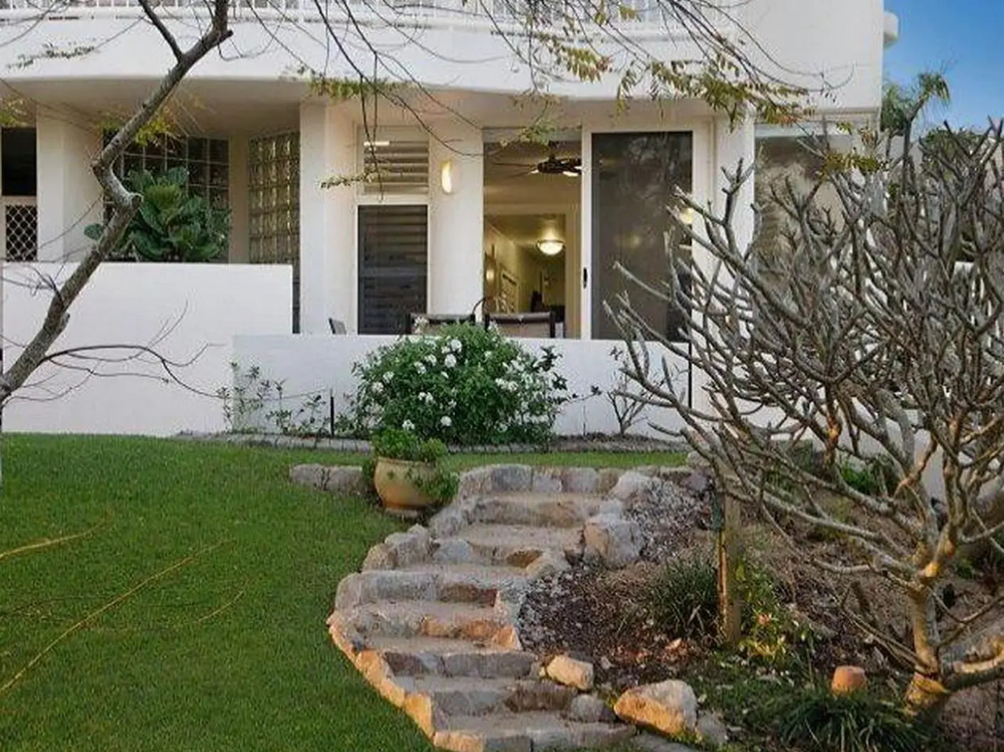 Mariner Cove 1 - 2 BDRM Apt on Parkyn Pde