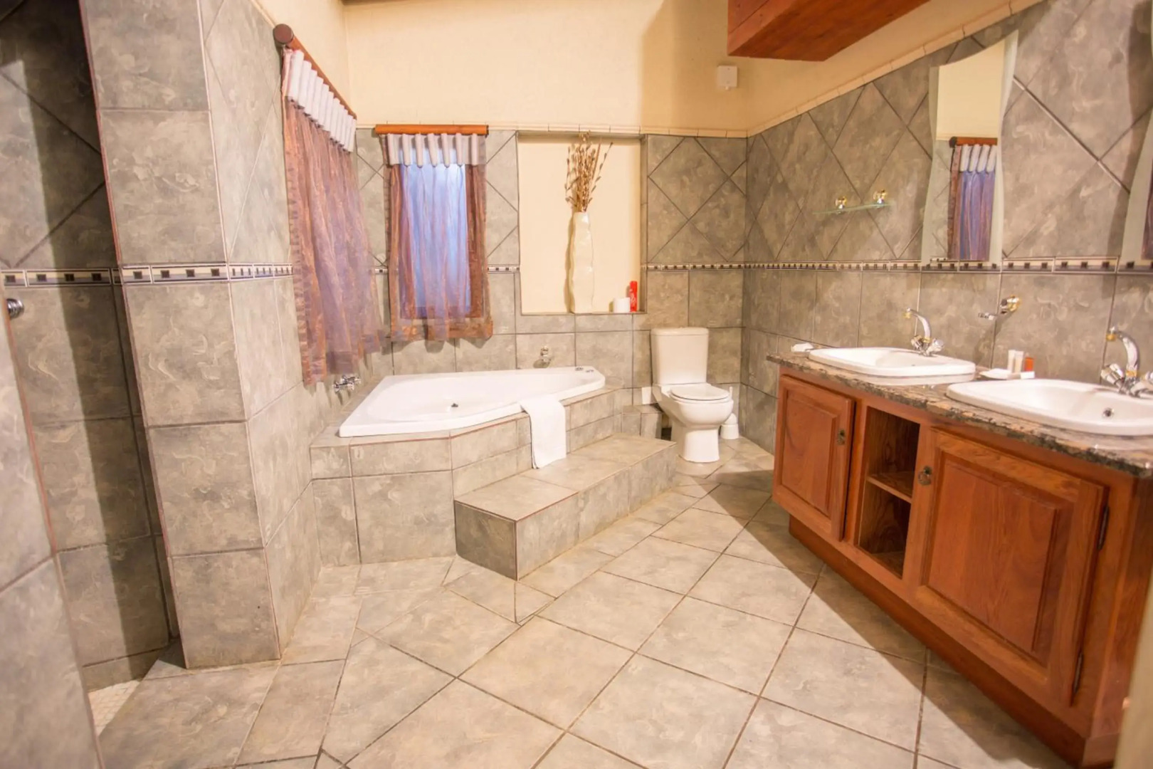 La Montagne Guest Lodge