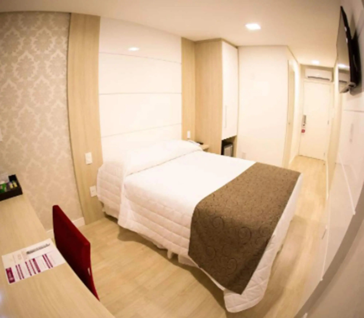 Holiday & Business Hotel - Ao lado do Centro de Eventos e Arena Conda