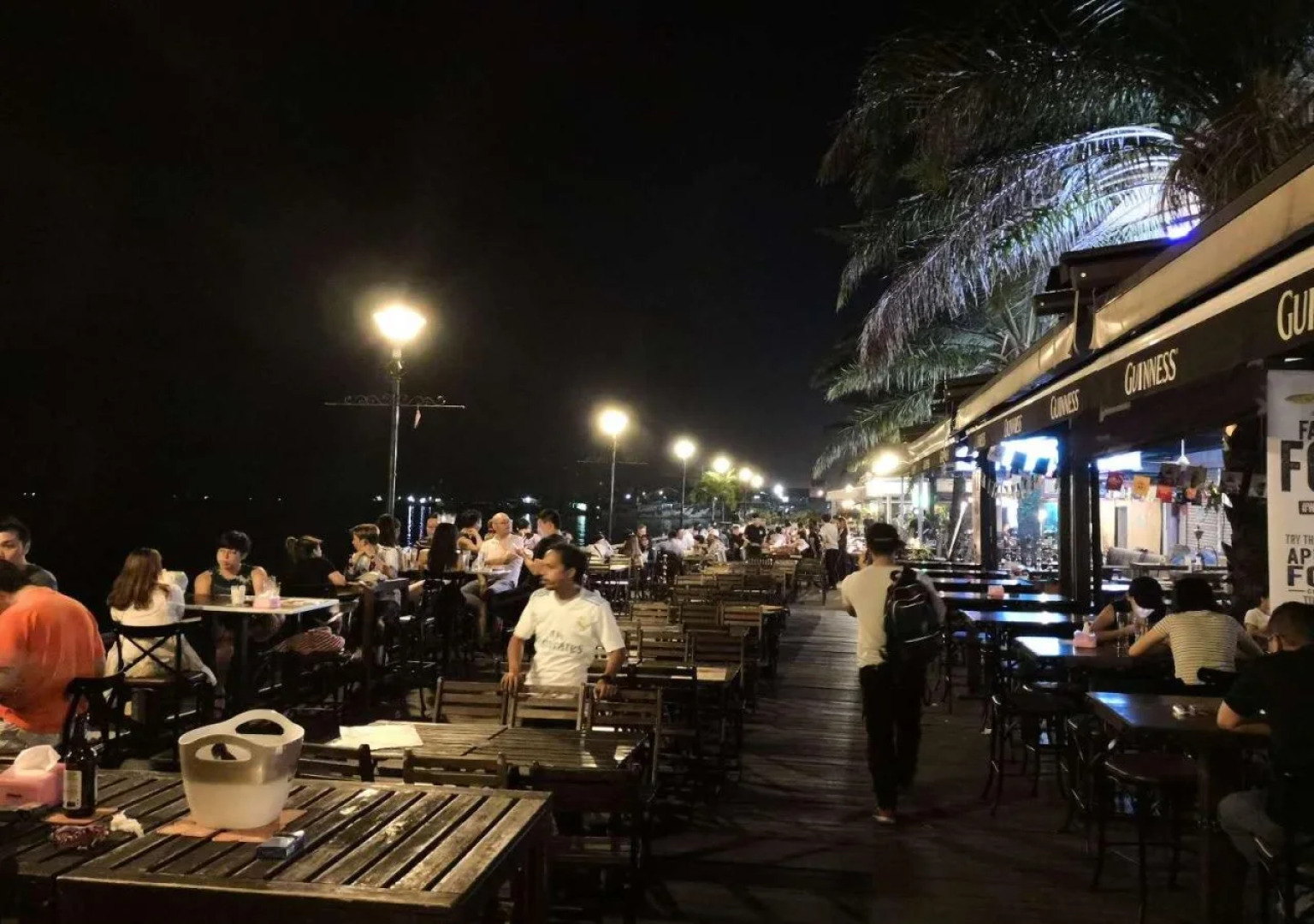 Homy Seafront Hostel