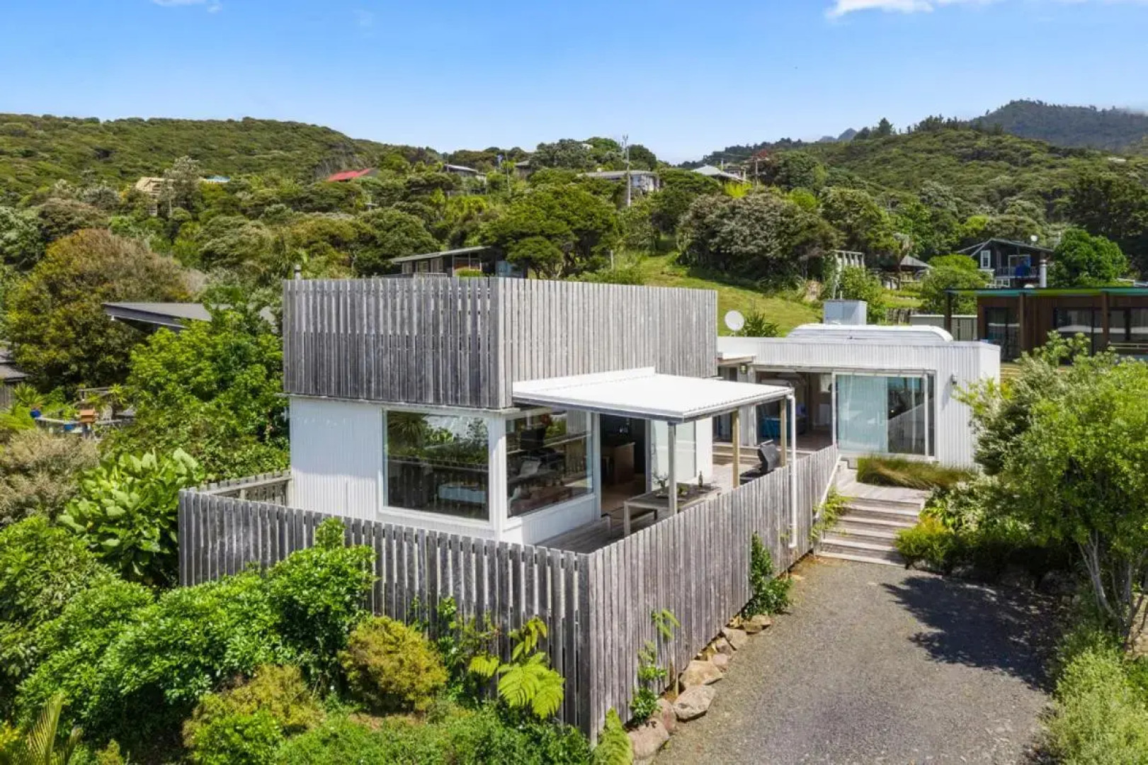 Surf Fortress - Raglan