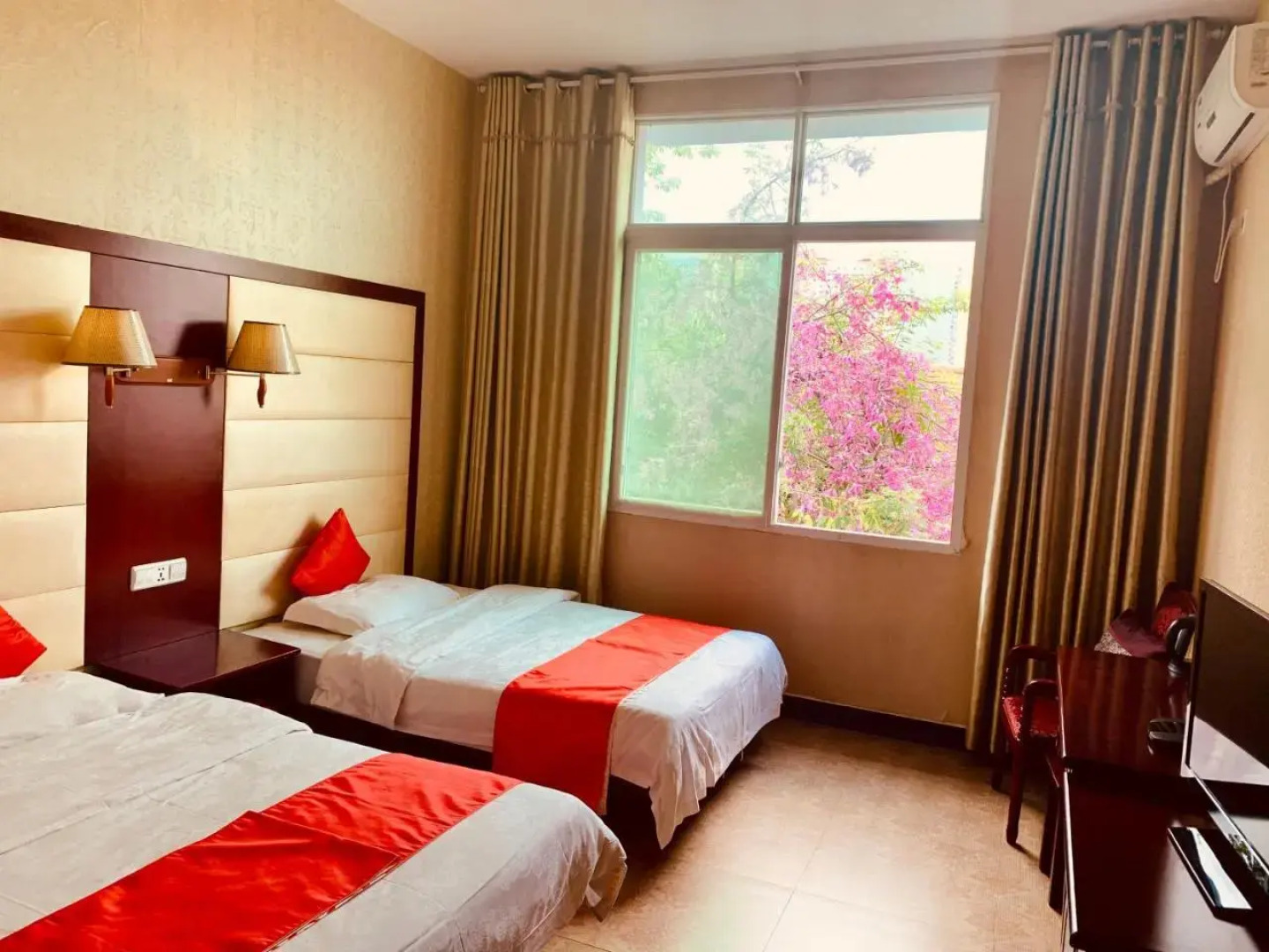 Xishuangbanna Aerial Garden Jinjiangnan Mekong River South Business Hotel