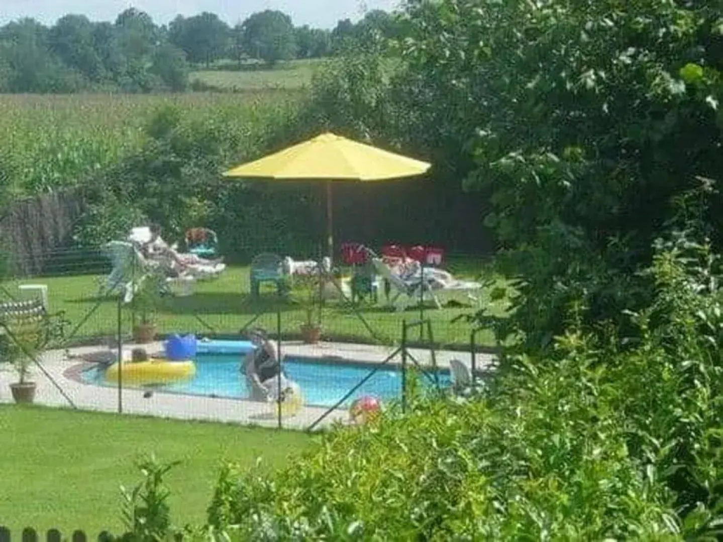 Fantastic gites 1 of 3, with pool in the beautiful Mayenne countryside.