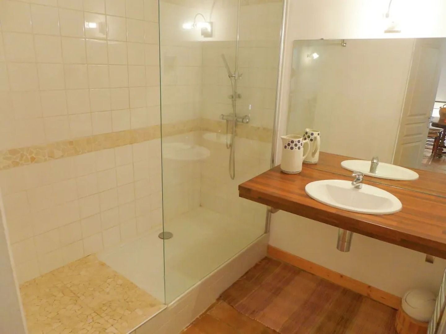 Beautiful, Large Village House With Private Pool and Close to Swimming Beach!