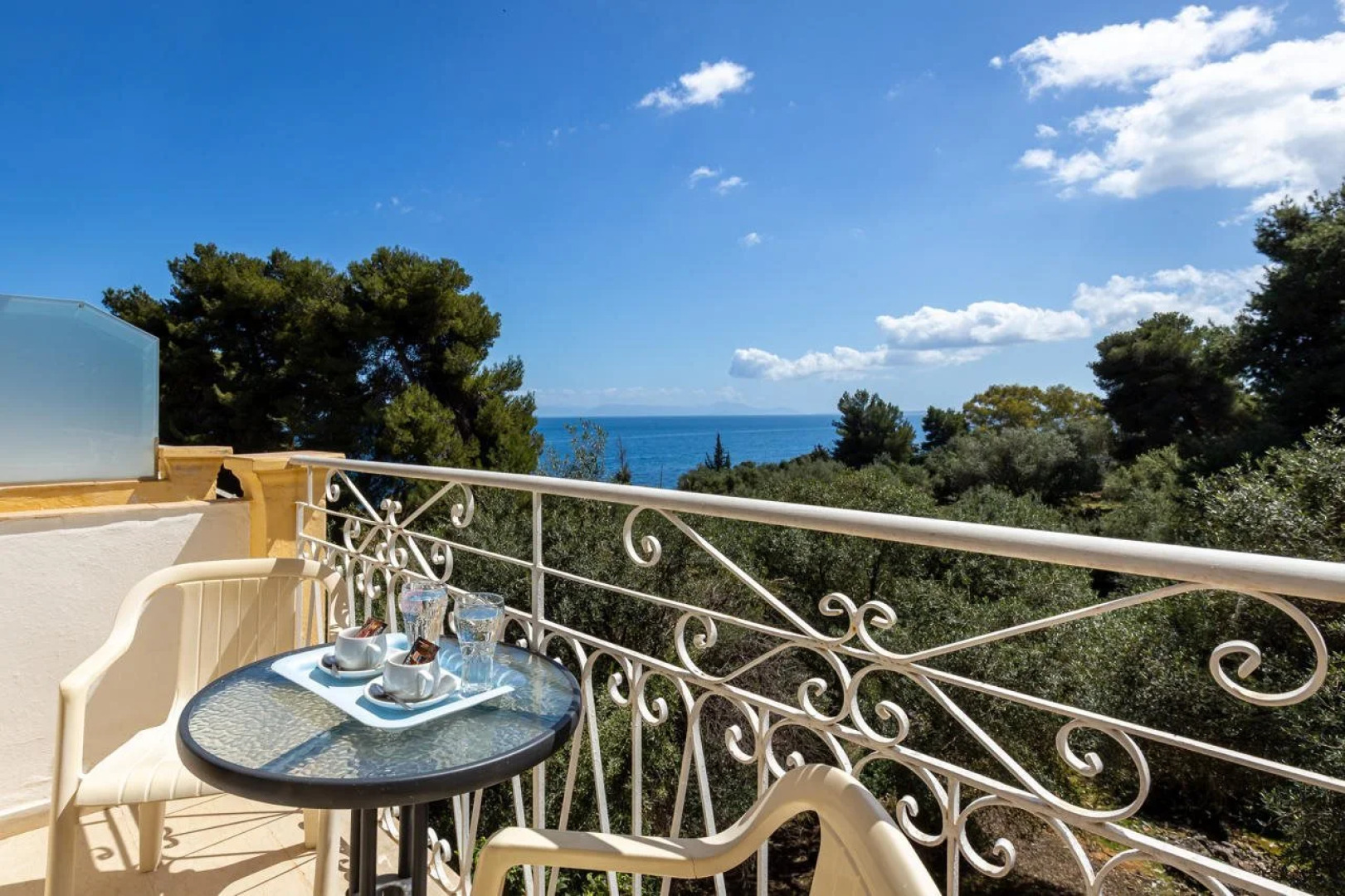 Alexandros Suites & Apartments