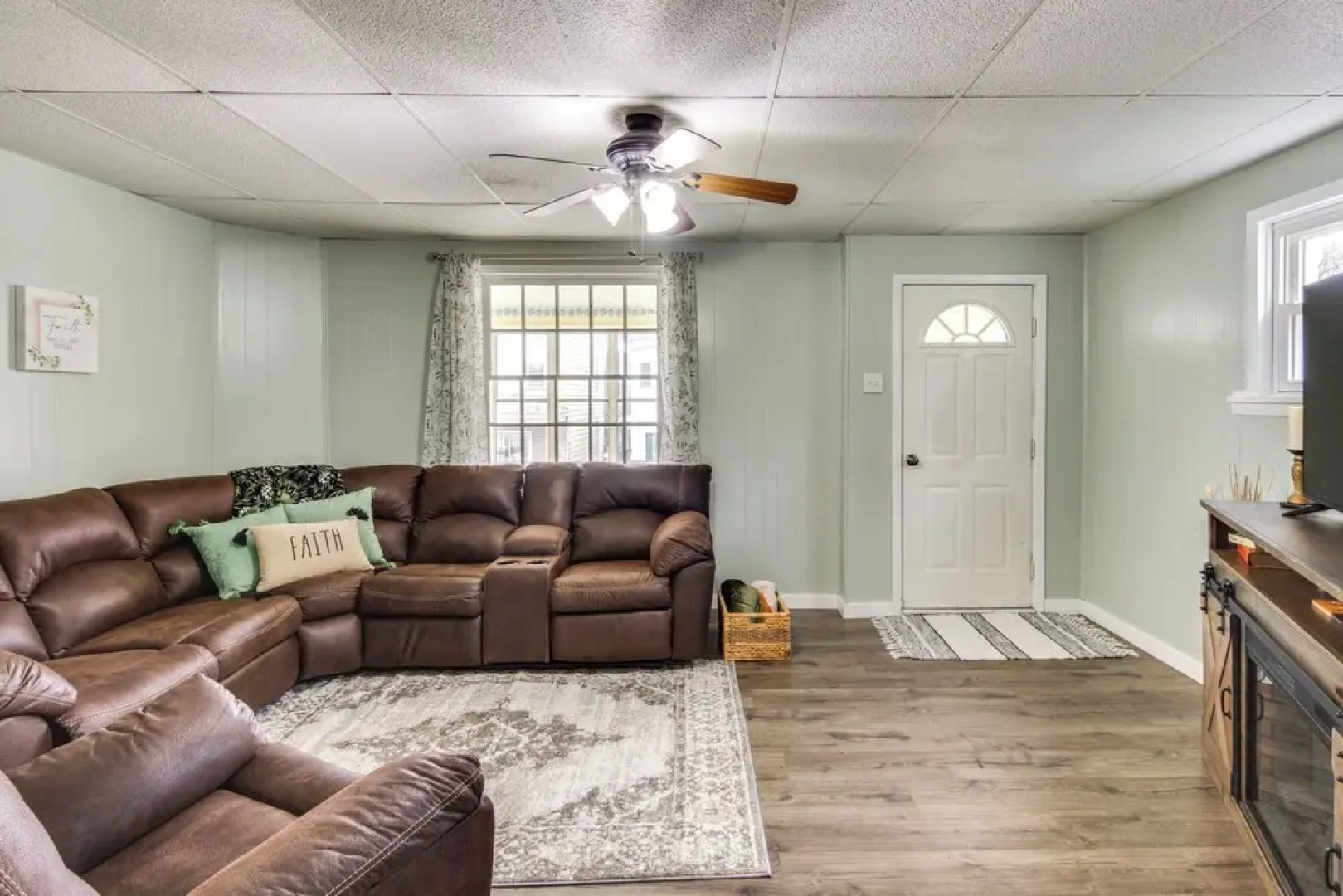 Family-friendly Altoona Abode w/ Spacious Patio!