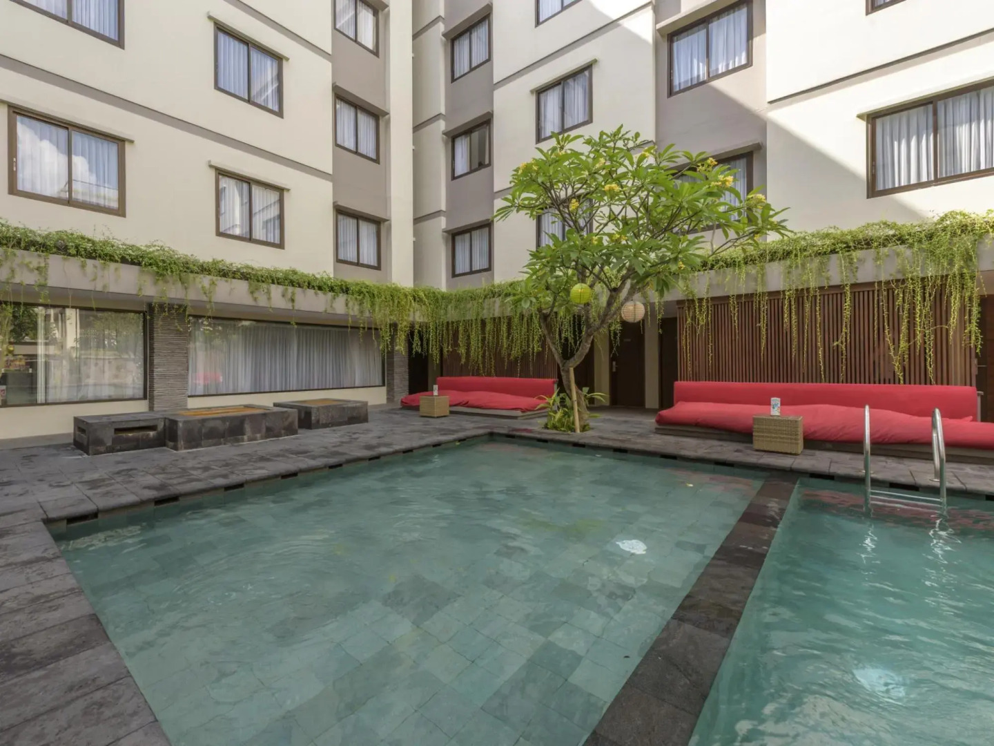 Hotel Dafam Savvoya Seminyak