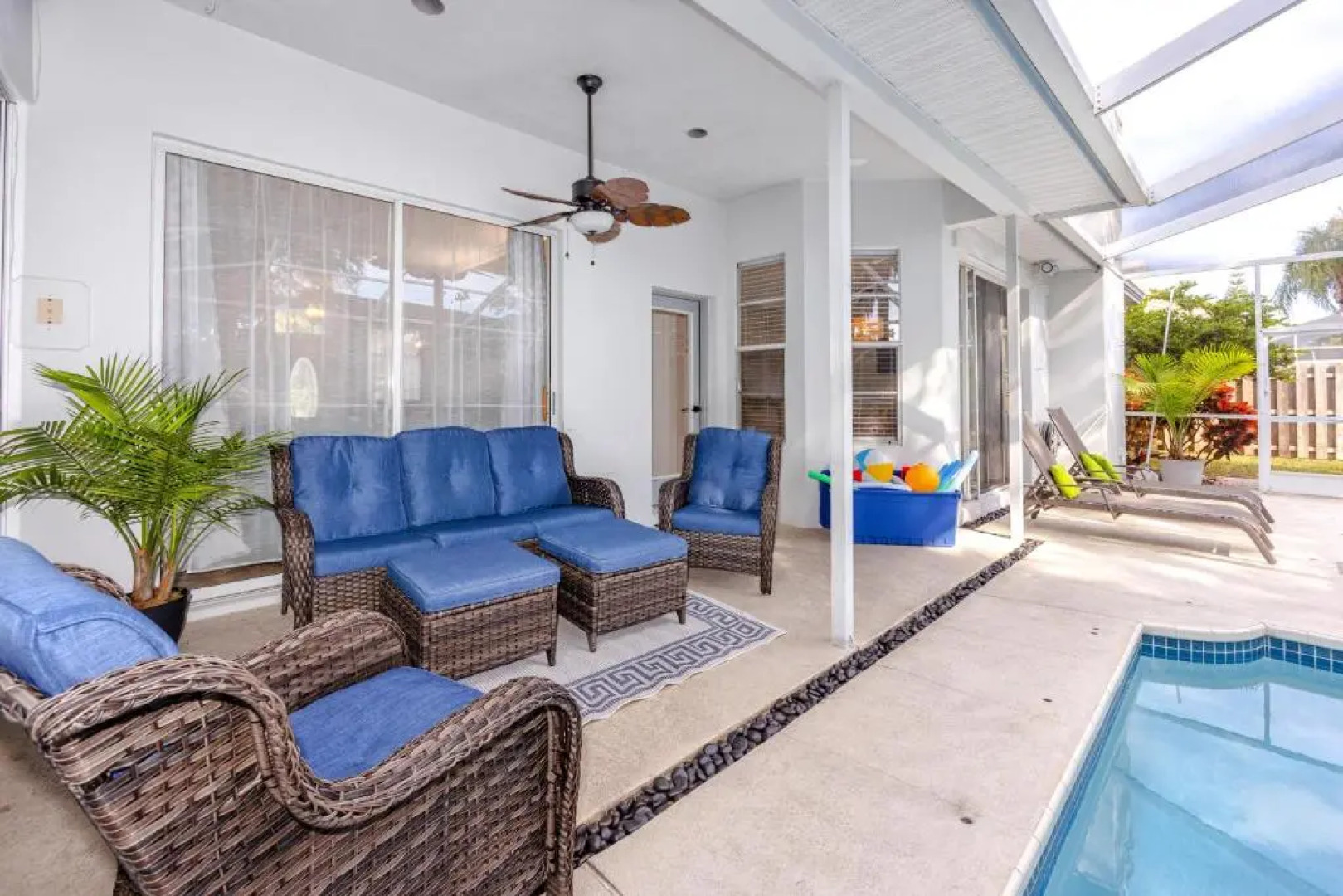 #3 Large 4 Bedroom 3 Bathroom Vacation House With Heated Swimming Pool